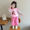Conjunto colorido a rayas de dibujos animados para niñas, colección de primavera y otoño, conjunto moderno de sudadera y falda para niñas pequeñas, conjunto de dos piezas de princesa de otoño