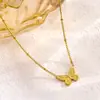 Collar Romántico de Acero de Titanio con Mariposa en Relieve y Perlas Doradas Estilo Francés para Mujer, Cadena Redonda de Perlas de Moda de Lujo Ligero, Conjunto de Cadena para Clavícula Vintage