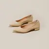 Zapatos de slip-on de punta fina estilo hada con tacón grueso nuevo 2026, cubiertos de cuero de dos capas con suelas suaves, versátiles para el trabajo y la oficina, para mujer