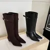 Botas de cavaleiro femininas de couro, botas longas de cano alto, novo estilo outono e inverno, couro genuíno, bico quadrado, zíper traseiro, salto médio, botas over-the-knee