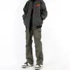 Calça masculina com vibe estilo americano, moderna, perna reta solta, high street, retrô, perna larga, levemente alargada, casual, workwear, calça longa lavada