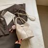 Bolso popular de este año para mujer 2024 nuevo diseño de bolso bandolera nicho de verano bolso de cubo de diamantes portátil