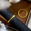 Anillo liso vintage estilo ojo de gato ultra fino bañado en oro, anillo de índice de alto valor de lujo ligero para parejas