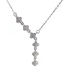 Collar de Acero de Titanio con Borla de Diamantes Completos de Trébol de Seis Hojas para Mujer, Incrustado con Circonita, Exquisita y Lujosa Cadena para Clavícula, Joyería de Lujo Ligero
