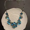 Colar de Flor Azul para Mulheres, Fresco e Elegante, Luxo Leve, Artesanato Detalhado, Corrente Curta para Clavícula de Vestido de Noite, Acessório de Nicho de Alto Padrão