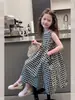 Vestido Colete Xadrez Estiloso para Meninas, Vestido de Princesa Infantil, Vestido para Crianças Maiores, Vestido Longo para Meninas, Novo Estilo de Verão 2026