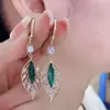 Brilhantes Zircônia Folha Verde Brincos Versátil Argola de Orelha Luxo Leve Alta Moda Elegantes Brincos 2023 Nova Moda