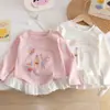 Camiseta de Manga Larga con Estampado de Oso y Conejo Blanco Leche con Volantes de Encaje en el Dobladillo Top para Cumpleaños de Niña Primavera y Otoño