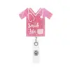 Porta credencial retráctil de enfermera estilo médico rosa con diseño de estetoscopio en forma de corazón de acrílico con purpurina