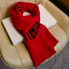 Bufanda Grande Roja China Roja con la Palabra "Piel" para Hombres y Mujeres, Calentador de Cuello Invierno 2026, Regalo para Personas de Mediana Edad y Mayores, Regalo para el Año de Nacimiento