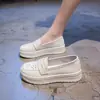 Zapatos de Enfermera Antideslizantes Desodorantes con Diseño de Grulla Blanca para Mujer 2026 Verano Nuevos Suela Suave Transpirables No Cansan los Pies Zapatos con Agujeros Especiales para Personal Médico