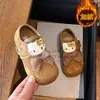 Zapatos Birkenstock para niña, nueva colección otoño/invierno, con un lindo diseño de gato KT, un moño, suelas suaves y características antideslizantes. Estos zapatos infantiles tienen forro de felpa para abrigar y están hechos de piel.