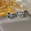 Pendientes de Lazo con Pedrería Negra y Aguja Plateada para Mujer, Estilo Francés Elegante, Pendientes de Nicho de Lujo Ligero de Gama Alta