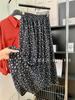 Saia Midi Feminina Preta com Estampa Floral Pequena, Cintura Alta, Fenda, Emagrecedora, Solta, Linha A, Moda Outono/Inverno 2024