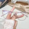 Armazón de Gafas Cat-Eye con Incrustaciones de Diamantes de Nuevo Estilo para Mujer, Gafas Planas Decorativas de Metal a la Moda, Gafas de Color Cambiante Anti-Luz Azul de Comercio Exterior Transfronterizo