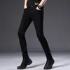 Jeans negros puros de alta gama Hong Kong 2026, elásticos, corte slim para hombre, pantalones casuales versátiles estilo coreano