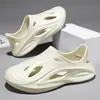 Zapatos con agujeros estilo hombre ropa de exterior transpirables modernos sensación de poner y quitar zapatillas de punta cerrada deportivas casuales antideslizantes