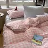 Juego de Cama con Borde de Cáscara de Kapok Clase A - Sábana, Funda de Edredón y Colcha de Estilo Nórdico Simple - Juego de Tres Piezas para Estudiantes de Dormitorio