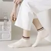 Calcetines Cortos de Color Sólido Estilo Japonés para Mujer, Calcetines Tipo Barco Rayados Finos de Primavera y Verano, Transpirables, Absorbentes de Sudor, Versátiles, Cómodos para Deporte Estudiantil
