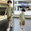 Conjunto de Pantalones Cortos Cargo de Manga Corta Camuflados para Niños Verano 2026 Nuevo Estilo de Verano Atuendo Moderno Fresco para Niños Pequeños y Mayores Dos Piezas
