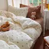 Qualidade de ponta, estilo minimalista, conjunto de cama de veludo de leite de quatro peças, incluindo uma capa de edredom com forro de fleece, lençol de cama de inverno e lençol com elástico, adequado para dormitórios, conjunto de três peças