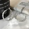 Pendientes de Aro Trenzados Elegantes Versátiles de Lujo Ligero de Gama Alta Transfronterizos Europeos y Americanos Personalidad Simple Nicho de Cobre Chapados en Oro para Mujer