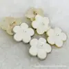 Botón de metal de alta gama, botón con forma de flor de resina, hebilla decorativa, flor acrílica con destellos finos, base dorada, hebilla linda para niña