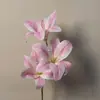 Ramo de lirios artificiales para decoración del hogar en la sala de estar, flores de mano para fotografía y decoración de bodas