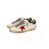 Nuevas zapatillas de mujer 2024 con patrón de estrellas desgastado, hechas de cuero genuino, con un aspecto retro ligeramente usado, versátiles para uso casual y deportivo, de corte bajo y suela plana