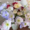 Flor de Seda de Loto Plateado Artificial Flor de Begonia Pasillo de Boda Decoración Suave para el Hogar Arreglo Floral Materiales Florales DIY Venta al por Mayor Decoración de Sala de Bodas