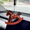 Colgante Creativo de Caballo Mecedora para Coche Colgante Decorativo de Espejo Retrovisor de Caballo de Cuero Accesorio para Bolso