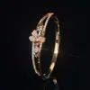 Pulsera Exquisita y Elegante con Circonitas Joyadas Lujo Ligero Moda de Alta Gama Pulsera Versátil Para Viajes al Trabajo Fiestas Festivales Regalo