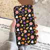 Produto de e-commerce de comércio exterior: Capa de celular de Halloween com gato preto de desenho animado e vassoura, design com estampa completa de doces e abóbora, acabamento fosco preto