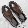 2025 Novo Outono Roupa Formal de Negócios Estilo Britânico Calçados Casuais Masculinos de Agarrar à Mão Noivo Casamento Dropshipping