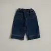 Calça jeans feminina estilo coreano, cintura elástica, outono/inverno 2026, com patchwork, pernas largas e corte reto.