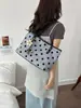 2026 Novo Estilo de Verão Bolsa Tote de Bolinhas Estilo Coreano, Relaxada e de Grande Capacidade, Bolsa de Ombro Fashion para Trabalho e Deslocamento