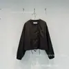 Conjunto de Jaqueta com Zíper + Saia PD Triângulo Shenzhen Nanyou em Estoque, Jovem e Versátil, Novo Produto Outono/Inverno para Vendas Transfronteiriças