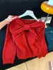 Conjunto de Punto Rojo de Dos Piezas para Mujer Otoño e Invierno 2025 Jersey Corto de Punto Asimétrico Hombro Descubierto con Top Interior de Alta Gama