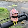 Adorno de Coche de Cerdo de Moda Vehículo Eléctrico Patito Amarillo Lindo Decoración Casco Libélula de Bambú Motocicleta Pato Rompevientos