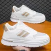 Nuevos Zapatos Blancos para Hombre de Primavera y Otoño Malla Casual Zapatos Deportivos Transpirables Suela Gruesa Retro Zapatos de Papá Deportivos Zapatos para Hombre