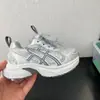 Outono/Inverno 2026 Novos Sapatos Esportivos de Couro para Meninas Estilo Coreano Moda Infantil Acabamento em Renda Sapatos Estilo Pai
