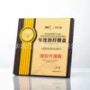 Tarjeta de autorización de madera maciza de fibra de carbono hecha medalla de madera de alta calidad placa de honor de distribuidor recuerdo para colgar en la pared