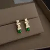 Pendientes Pequeños Minimalistas con Circonita Microincrustada de Personalidad Nicho, Elegantes y Sofisticados, Fuente de Suministro de Joyería Boutique, Fábrica de Pendientes