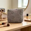 Bolsa de maquillaje suave de pana con cara sonriente y compartimentos internos, bolsa de almacenamiento portátil para estudiantes, adecuada para cuidado de la piel, artículos de tocador y productos de belleza
