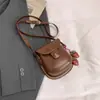 Bolso de Nicho de Gama Alta para Mujer Otoño e Invierno 2025 Nuevo Bolso Retro de Hombro Cruzado Popular Ins Bolso Mini tipo Silla de Montar