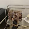 Bolsa Transversal Simples da Moda Feminina Outono 2024 Nova Simples Estilo Ocidental Pequena Quadrada para o dia a dia Bolsa de Ombro Vintage Tendência