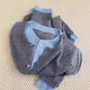 Elegante chaqueta de punto tipo cárdigan gris de dos piezas falsas para mujer, única y chic, adecuada para primavera y otoño, con un suéter y una camiseta básica en el interior