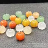 Seda Dourada Natural Jade Flor de Jasmim Abóbora Colorida com Furo Sino de Vento Contas para Pulseira DIY Joia Pingente Pequenos Acessórios Peças Soltas Venda por Atacado