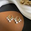 Pendientes con hebilla de perla Dongdaemun coreana, diseño de moda, sencillos, estilo literario de celebridades de Internet, elegantes joyas para las orejas.