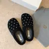 Chinelos de algodão estilo coreano, relaxados e luxuosos, coleção outono/inverno 2026, design retrô de bolinhas, versáteis e modernos para usar ao ar livre, sapatos fofos